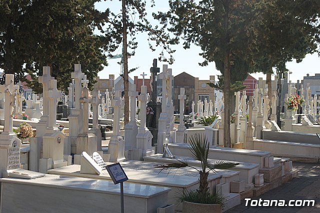 Realizan actuaciones de mejora y acondicionamiento del cementerio municipal 