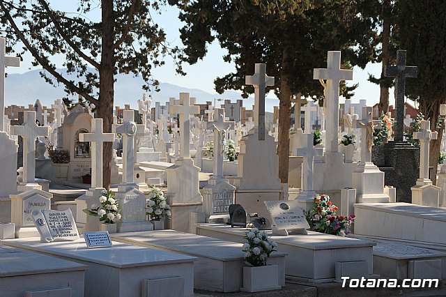 Realizan actuaciones de mejora y acondicionamiento del cementerio municipal 