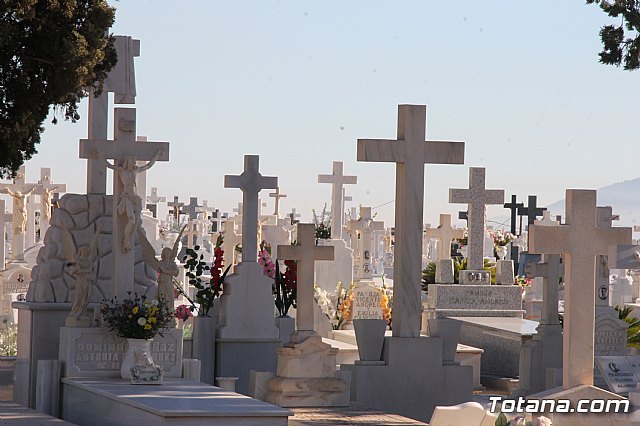 Realizan actuaciones de mejora y acondicionamiento del cementerio municipal 