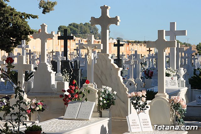 Realizan actuaciones de mejora y acondicionamiento del cementerio municipal 