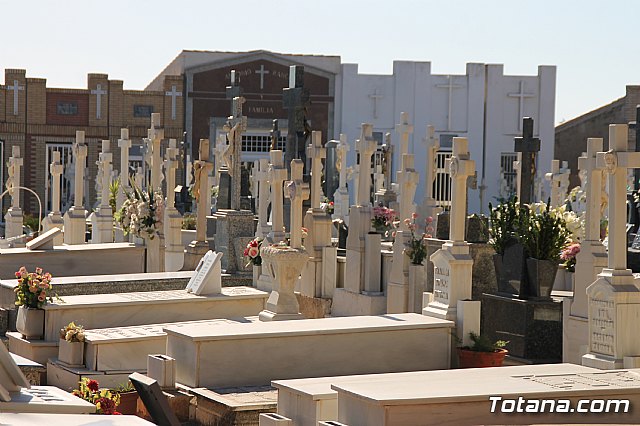 Realizan actuaciones de mejora y acondicionamiento del cementerio municipal 