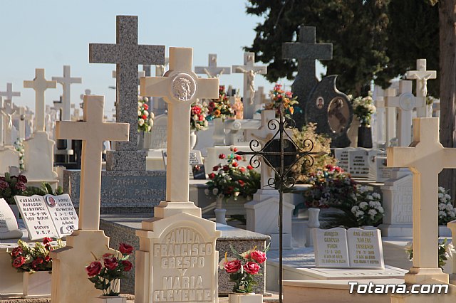 Realizan actuaciones de mejora y acondicionamiento del cementerio municipal 