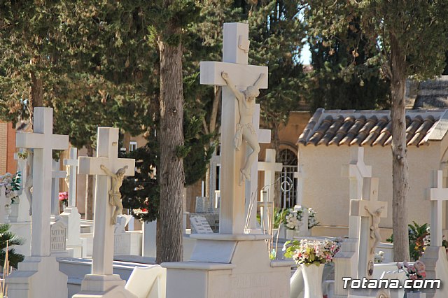 Realizan actuaciones de mejora y acondicionamiento del cementerio municipal 
