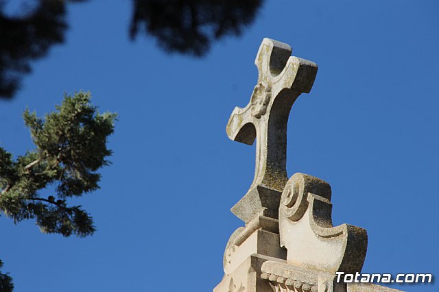 Realizan actuaciones de mejora y acondicionamiento del cementerio municipal 