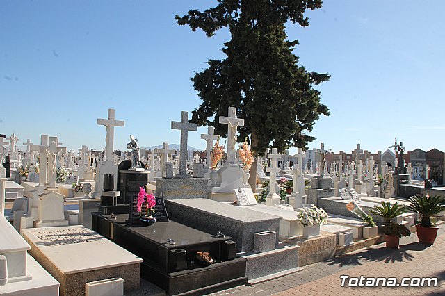 Realizan actuaciones de mejora y acondicionamiento del cementerio municipal 