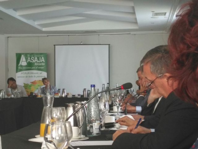 Las Mujeres Rurales y la Agrupacin de Regantes de El Raiguero han participado en el foro PROAGUA de Alicante - 3