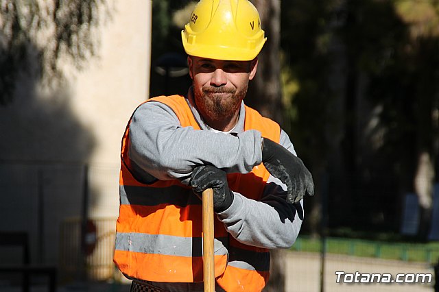 Comienzan las obras de mejora del rea de juegos infantiles del parque municipal 