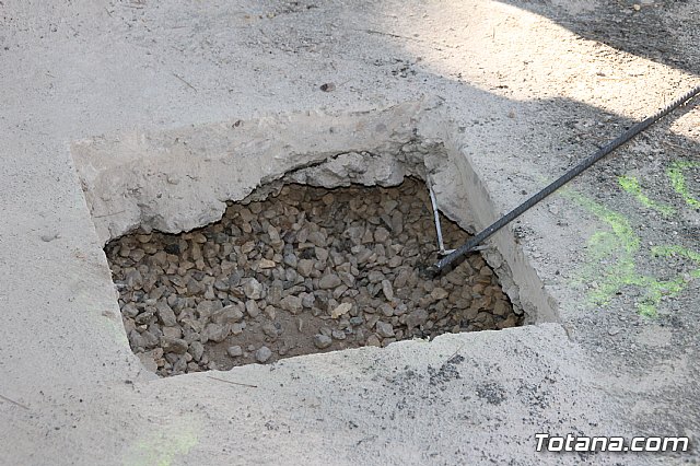 Comienzan las obras de mejora del rea de juegos infantiles del parque municipal 