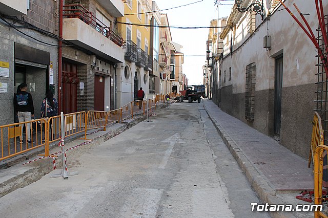 Las obras de saneamiento y pavimentacin de la calle Cnovas del Castillo se prolongarn hasta finales de este año - 1