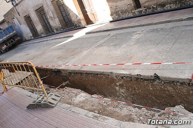 Las obras de saneamiento y pavimentacin de la calle Cnovas del Castillo se prolongarn hasta finales de este año - 10