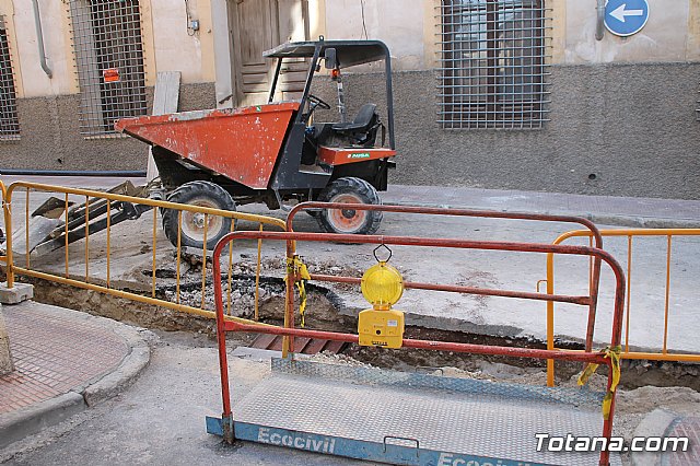 Las obras de saneamiento y pavimentacin de la calle Cnovas del Castillo se prolongarn hasta finales de este año - 7