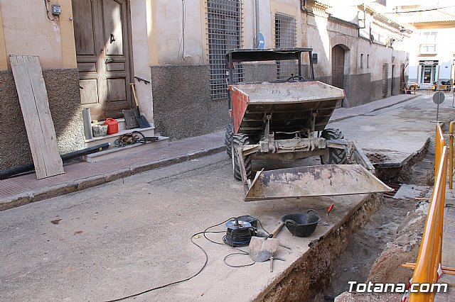 Las obras de saneamiento y pavimentacin de la calle Cnovas del Castillo se prolongarn hasta finales de este año - 8