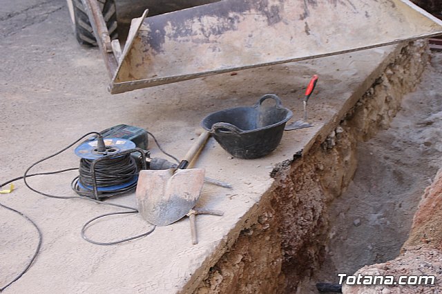 Las obras de saneamiento y pavimentacin de la calle Cnovas del Castillo se prolongarn hasta finales de este año - 9