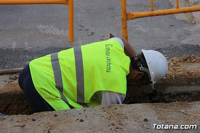 Las obras de saneamiento y pavimentacin de la calle Cnovas del Castillo se prolongarn hasta finales de este año - 20