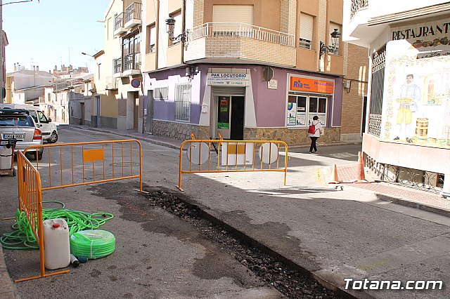 Las obras de saneamiento y pavimentacin de la calle Cnovas del Castillo se prolongarn hasta finales de este año - 13