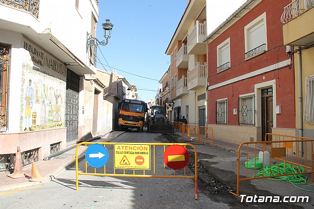 Las obras de saneamiento y pavimentacin de la calle Cnovas del Castillo se prolongarn hasta finales de este año - 14