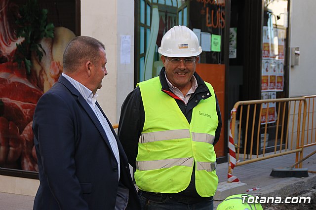 Las obras de saneamiento y pavimentacin de la calle Cnovas del Castillo se prolongarn hasta finales de este año - 18