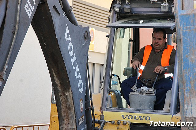 Las obras de saneamiento y pavimentacin de la calle Cnovas del Castillo se prolongarn hasta finales de este año - 21