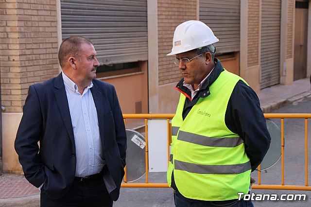 Las obras de saneamiento y pavimentacin de la calle Cnovas del Castillo se prolongarn hasta finales de este año - 22