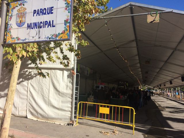 Arranca la Feria de Da que se prolongar hasta el prximo 10 de diciembre en el lateral del parque municipal - 1