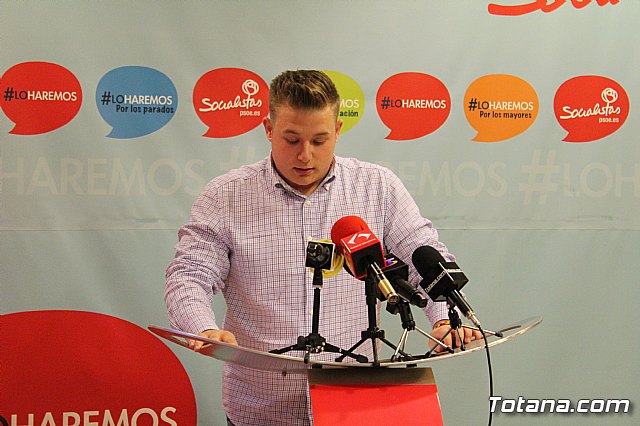 Juventudes Socialistas de Totana realiza un homenaje a su presidente de honor Laureano Molino - 1