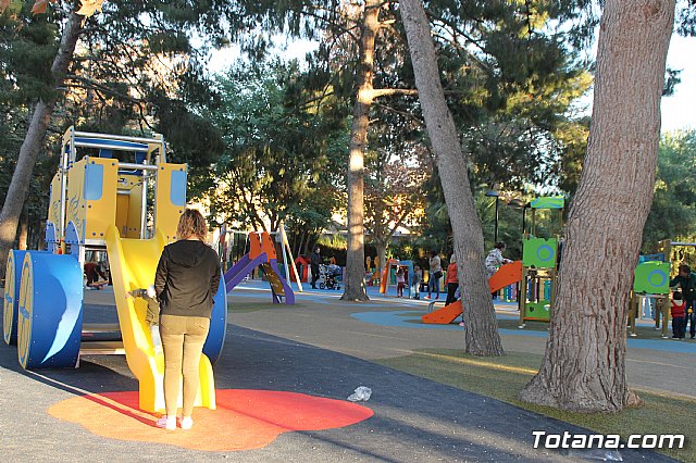 Abierta al pblico la nueva rea de juegos infantiles del parque municipal 