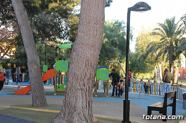 Abierta al pblico la nueva rea de juegos infantiles del parque municipal 