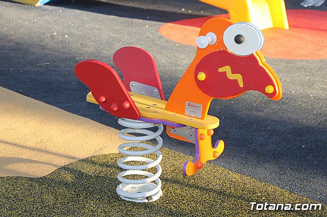 Abierta al pblico la nueva rea de juegos infantiles del parque municipal 