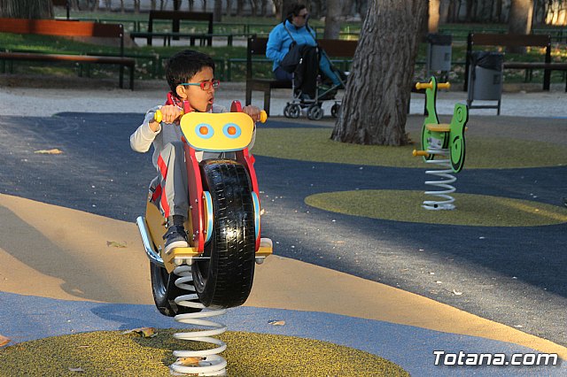 Abierta al pblico la nueva rea de juegos infantiles del parque municipal 