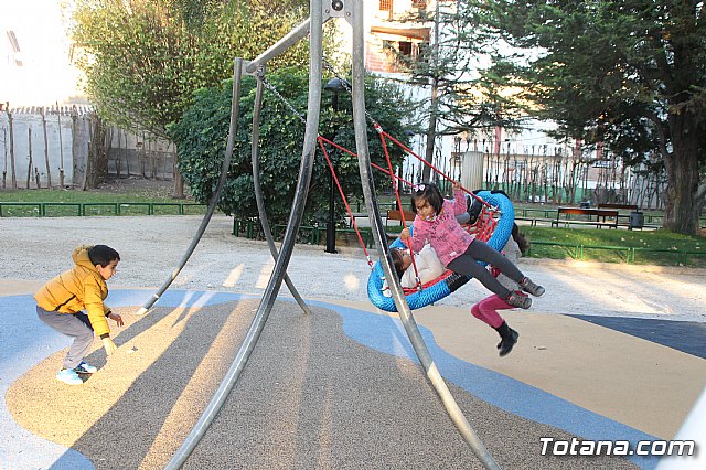 Abierta al pblico la nueva rea de juegos infantiles del parque municipal 