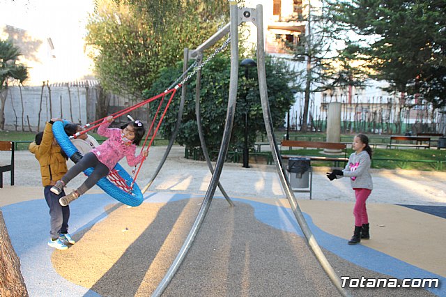Abierta al pblico la nueva rea de juegos infantiles del parque municipal 