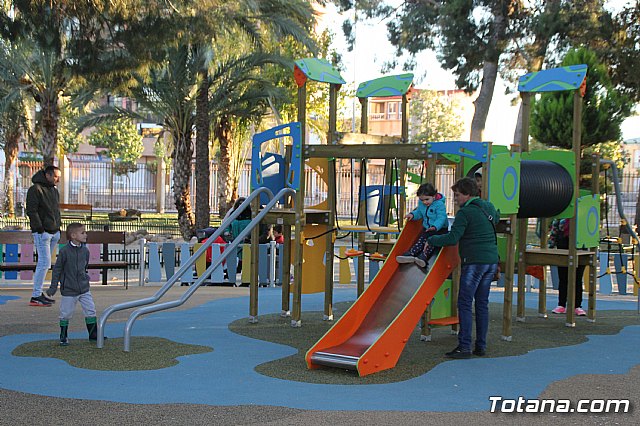 Abierta al pblico la nueva rea de juegos infantiles del parque municipal 