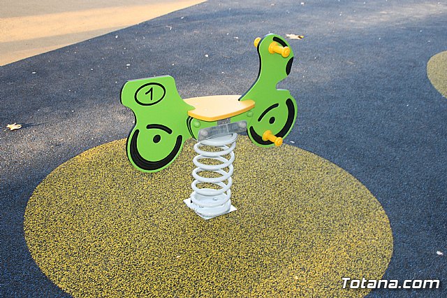 Abierta al pblico la nueva rea de juegos infantiles del parque municipal 