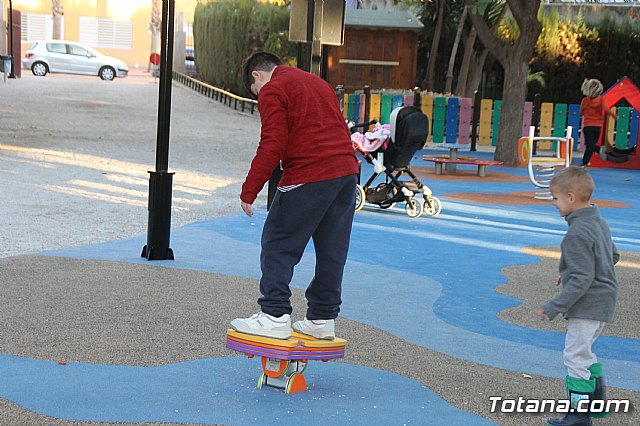 Abierta al pblico la nueva rea de juegos infantiles del parque municipal 