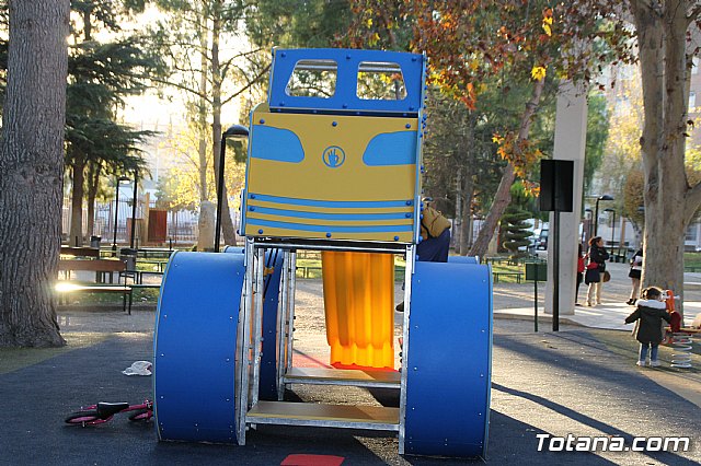 Abierta al pblico la nueva rea de juegos infantiles del parque municipal 