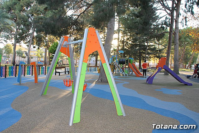 Abierta al pblico la nueva rea de juegos infantiles del parque municipal 