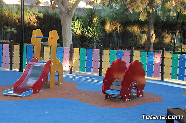 Abierta al pblico la nueva rea de juegos infantiles del parque municipal 