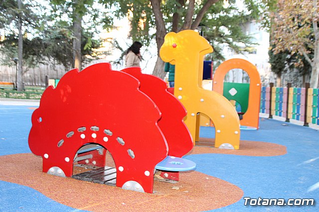 Abierta al pblico la nueva rea de juegos infantiles del parque municipal 
