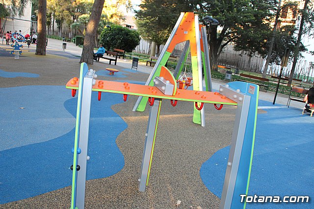 Abierta al pblico la nueva rea de juegos infantiles del parque municipal 