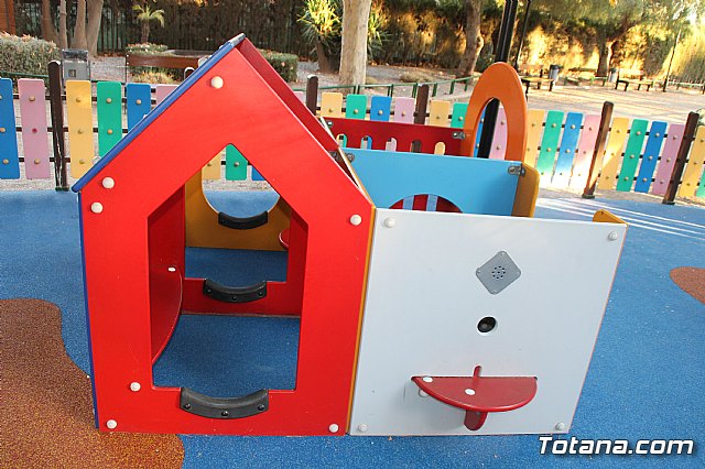 Abierta al pblico la nueva rea de juegos infantiles del parque municipal 
