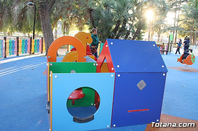 Abierta al pblico la nueva rea de juegos infantiles del parque municipal 