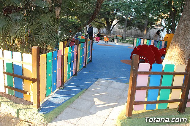 Abierta al pblico la nueva rea de juegos infantiles del parque municipal 