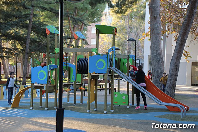 Abierta al pblico la nueva rea de juegos infantiles del parque municipal 