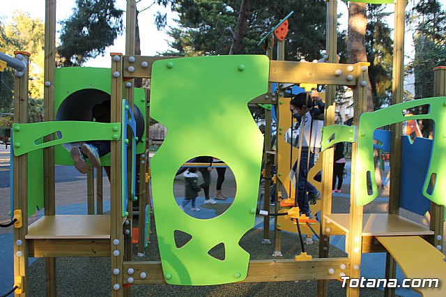 Abierta al pblico la nueva rea de juegos infantiles del parque municipal 