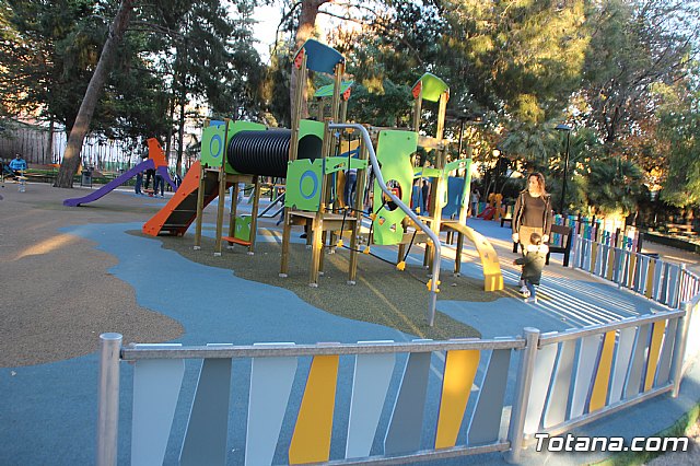 Abierta al pblico la nueva rea de juegos infantiles del parque municipal 