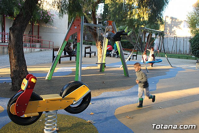 Abierta al pblico la nueva rea de juegos infantiles del parque municipal 