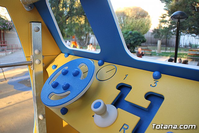 Abierta al pblico la nueva rea de juegos infantiles del parque municipal 