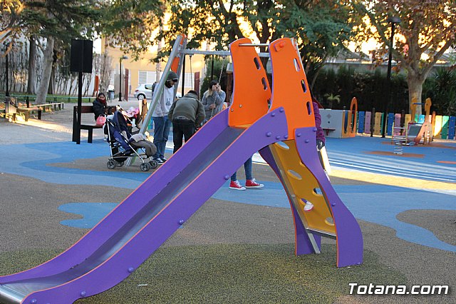Abierta al pblico la nueva rea de juegos infantiles del parque municipal 
