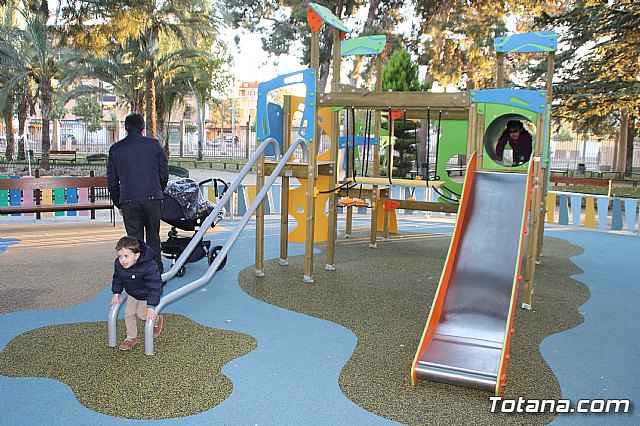 Abierta al pblico la nueva rea de juegos infantiles del parque municipal 