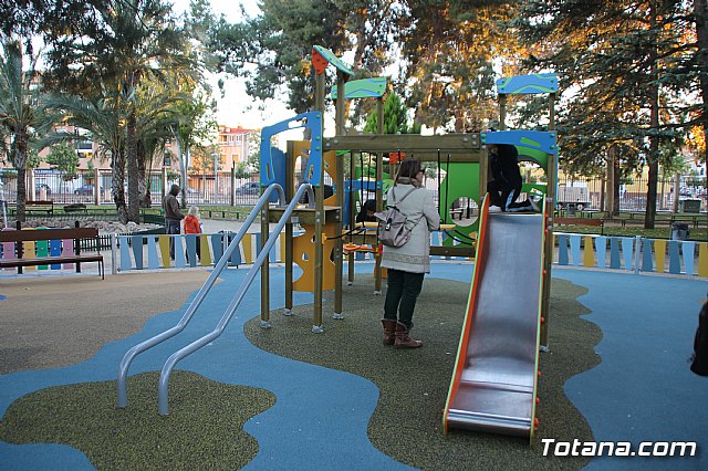 Abierta al pblico la nueva rea de juegos infantiles del parque municipal 